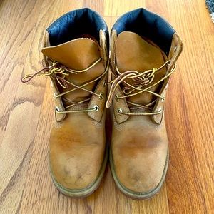 Ladies Timberlands Size 7 - beautifully broken in!